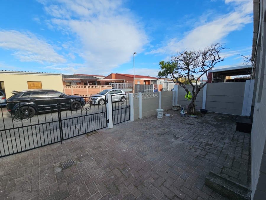 3 Bedroom Property for Sale in Eastridge Western Cape